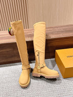 Schwarzer kniehoher Stiefel mit Lederbesatz – Damen
