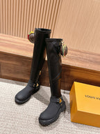 Schwarzer kniehoher Stiefel mit Lederbesatz – Damen