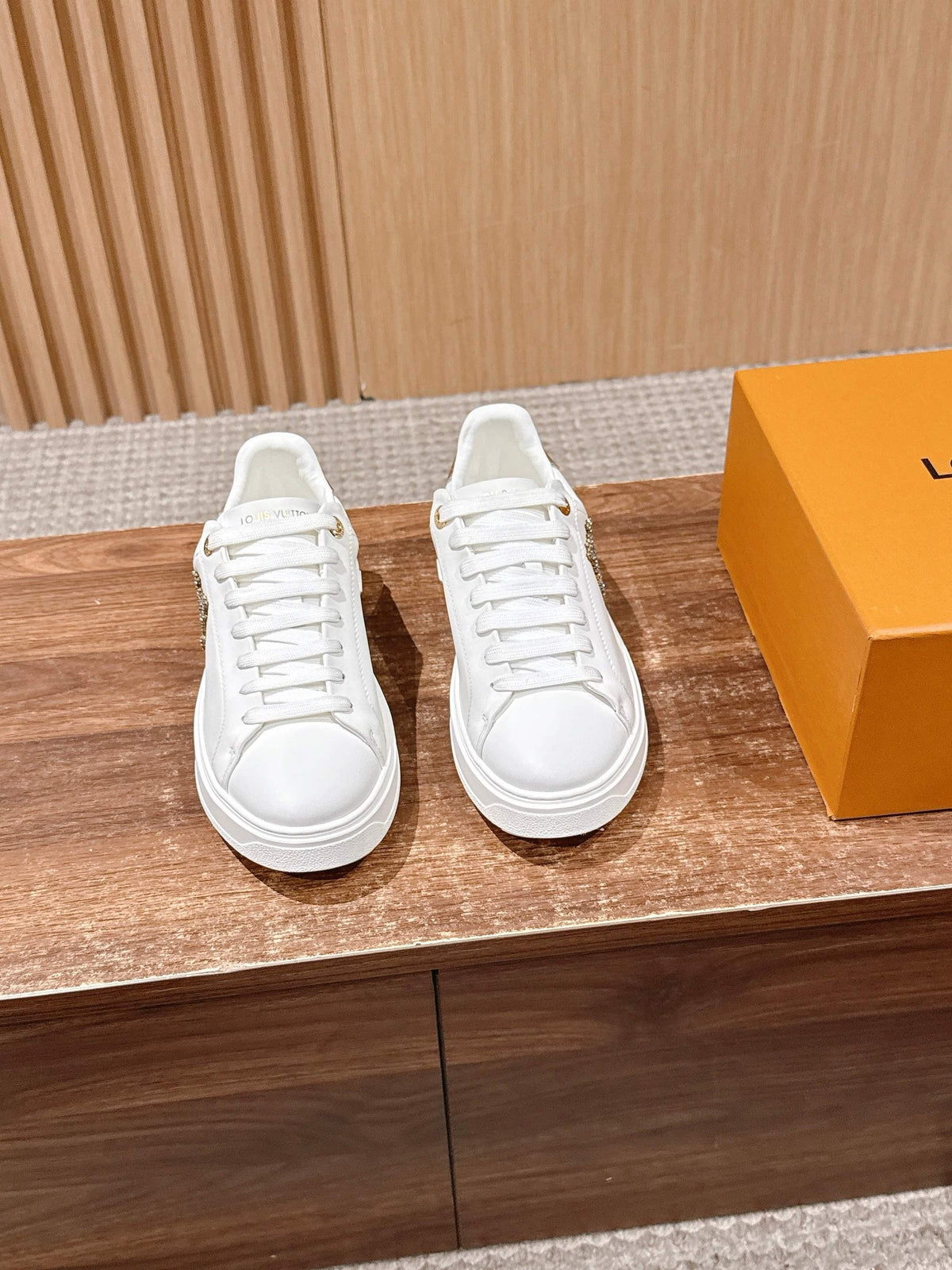 Weißer Low-Top mit Monogramm-Zehenkappe aus Leder – Damen