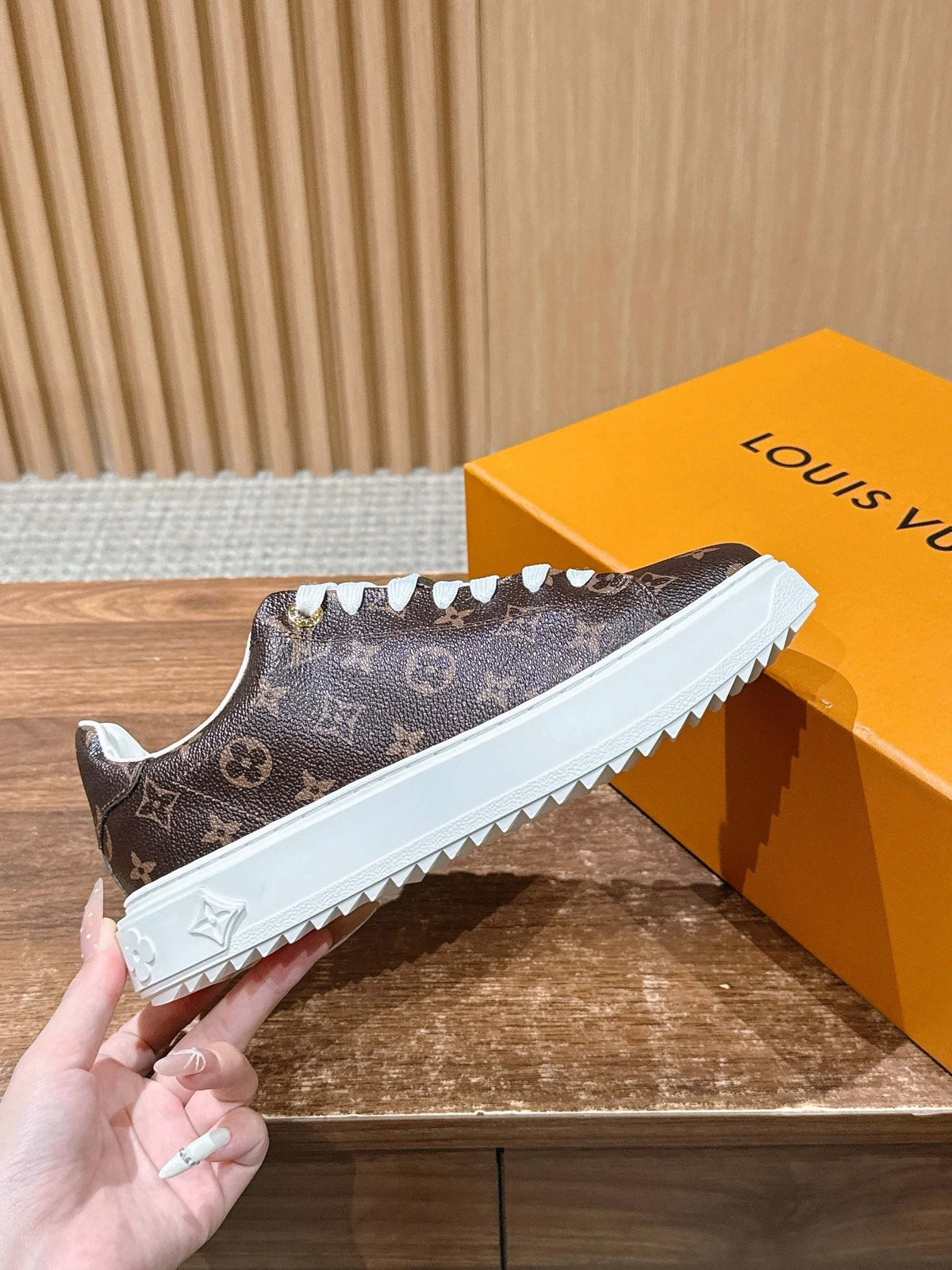 Weißer Low-Top mit Monogramm-Zehenkappe aus Leder – Damen