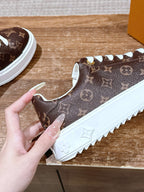 Weißer Low-Top mit Monogramm-Zehenkappe aus Leder – Damen