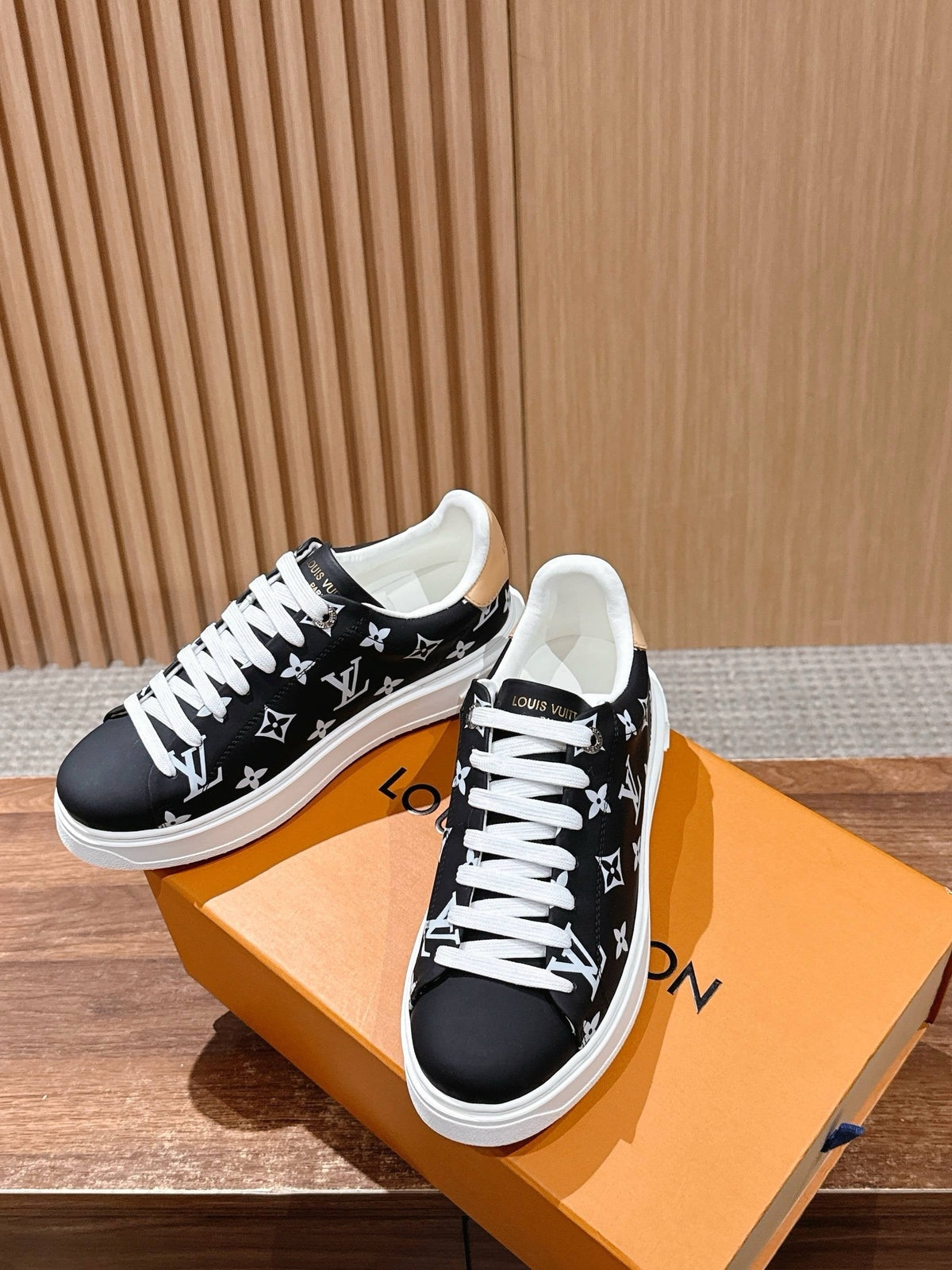 Black Leather Plain Low-Top - Women's