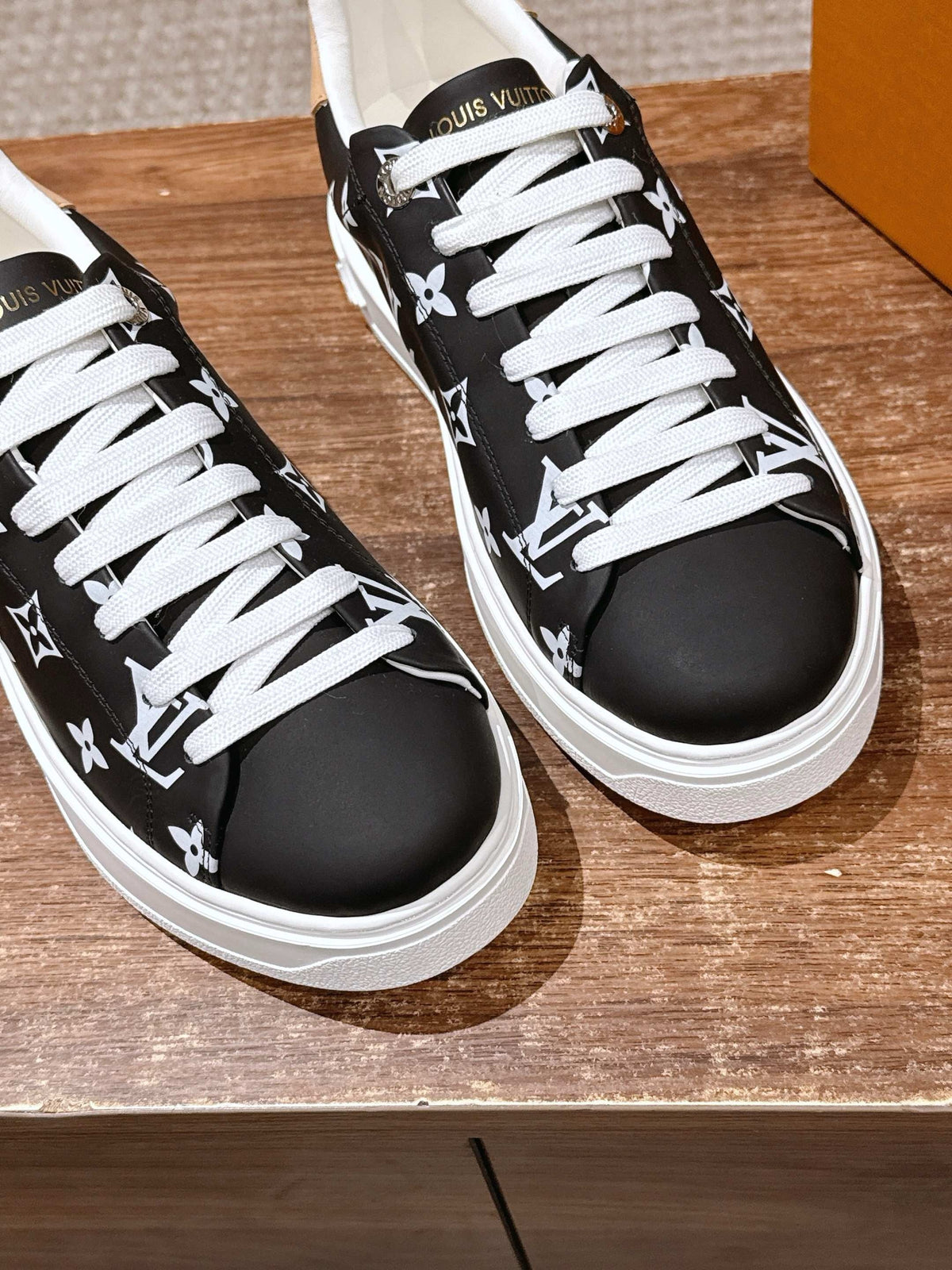 Black Leather Plain Low-Top - Women's