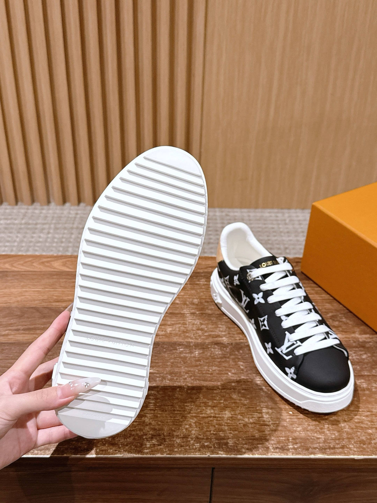 Black Leather Plain Low-Top - Women's