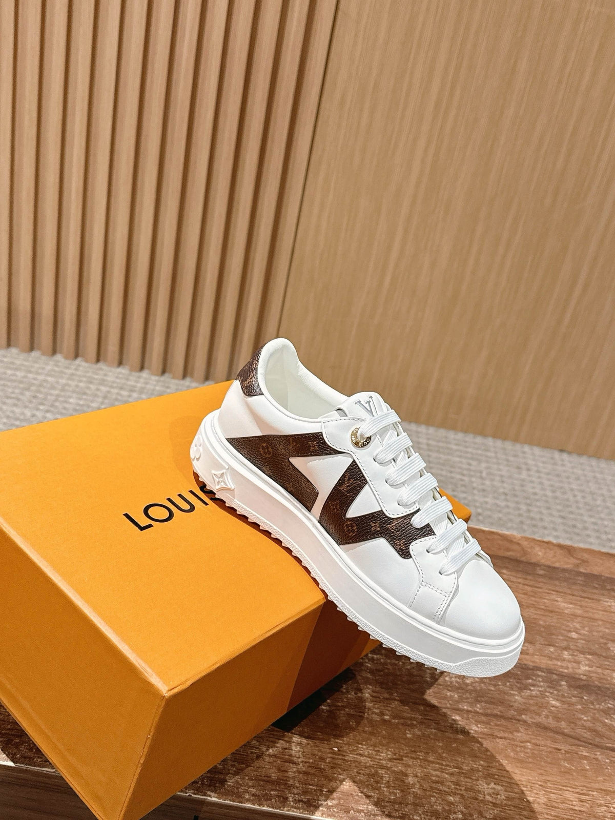 Schwarze Low-Top-Sneaker aus Leder mit Monogramm – Damen