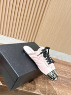 Niedrige Sneaker mit rosafarbenem Leder und Metallkappe – Damen