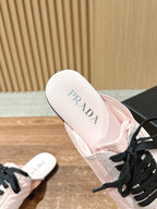 Niedrige Sneaker mit rosafarbenem Leder und Metallkappe – Damen