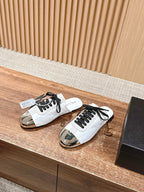 Niedrige Sneaker mit rosafarbenem Leder und Metallkappe – Damen