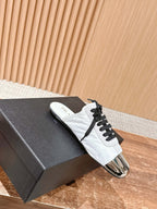 Niedrige Sneaker mit rosafarbenem Leder und Metallkappe – Damen