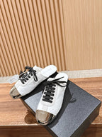 Niedrige Sneaker mit rosafarbenem Leder und Metallkappe – Damen