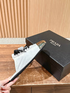 Niedrige Sneaker mit rosafarbenem Leder und Metallkappe – Damen