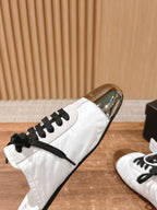 Niedrige Sneaker mit rosafarbenem Leder und Metallkappe – Damen