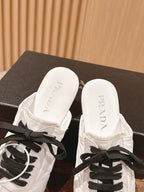 Niedrige Sneaker mit rosafarbenem Leder und Metallkappe – Damen