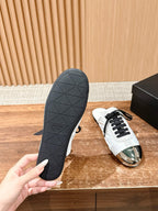 Niedrige Sneaker mit rosafarbenem Leder und Metallkappe – Damen