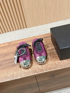 Niedrige Sneaker mit rosafarbenem Leder und Metallkappe – Damen