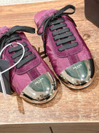 Niedrige Sneaker mit rosafarbenem Leder und Metallkappe – Damen