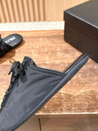 Niedrige Sneaker mit rosafarbenem Leder und Metallkappe – Damen