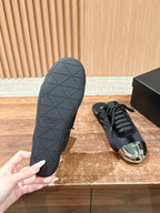 Niedrige Sneaker mit rosafarbenem Leder und Metallkappe – Damen