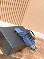 Niedrige Sneaker mit rosafarbenem Leder und Metallkappe – Damen