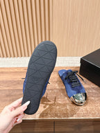 Niedrige Sneaker mit rosafarbenem Leder und Metallkappe – Damen