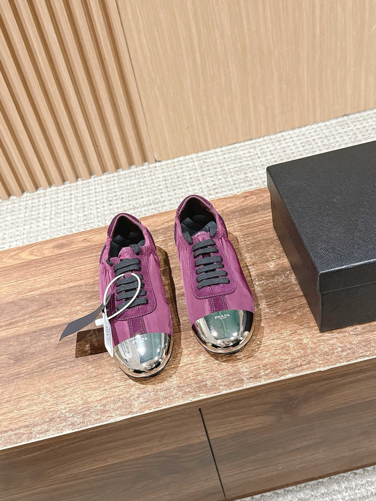 Pinker Leder-Low-Top mit Grafik – Damen