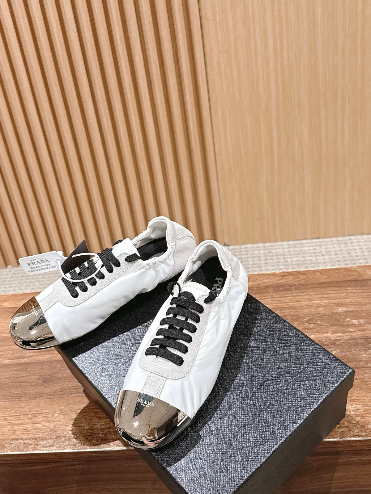 Pinker Leder-Low-Top mit Grafik – Damen