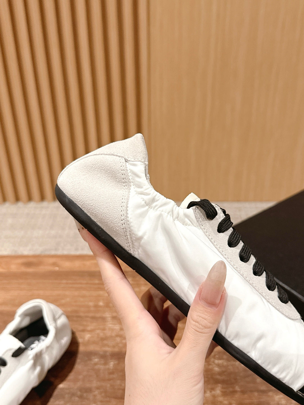 Pinker Leder-Low-Top mit Grafik – Damen