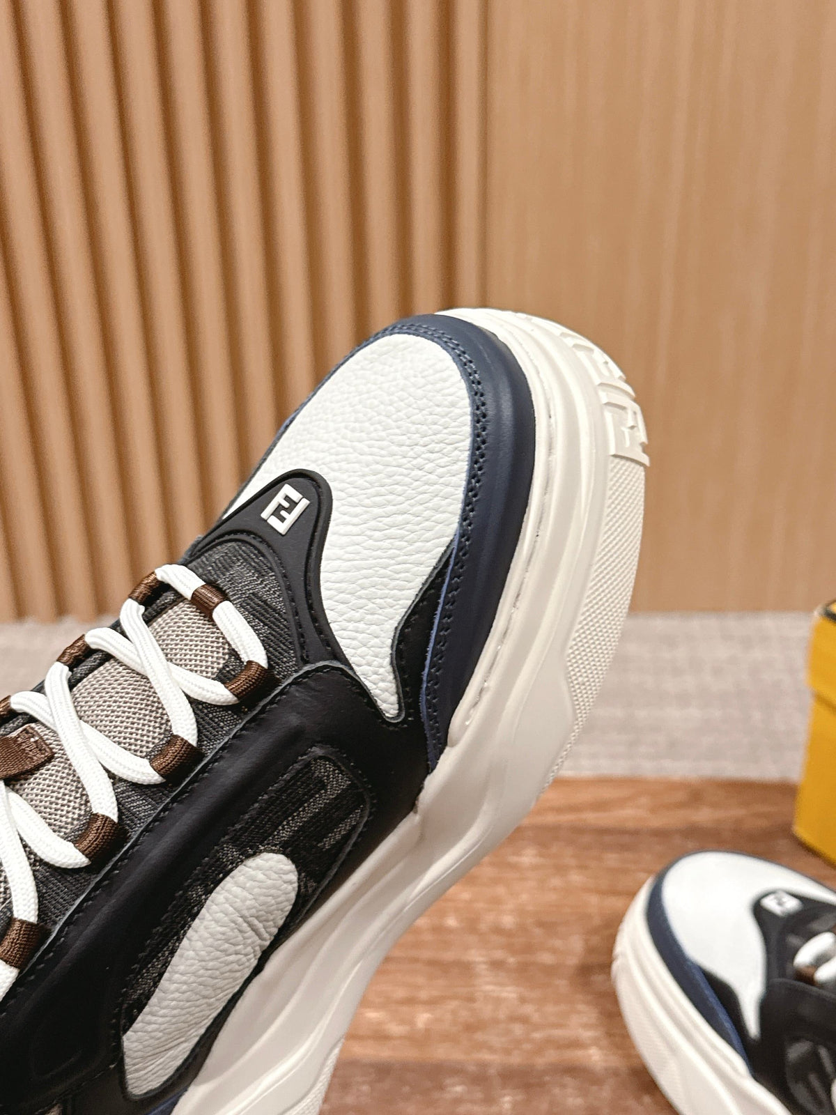Mehrfarbige Sneakers