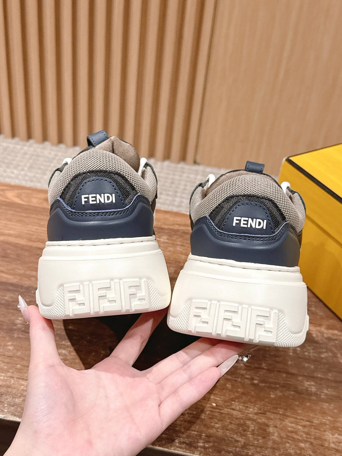 Mehrfarbige Sneakers