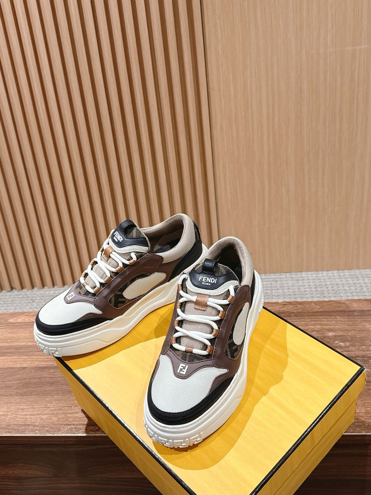 Mehrfarbige Sneakers