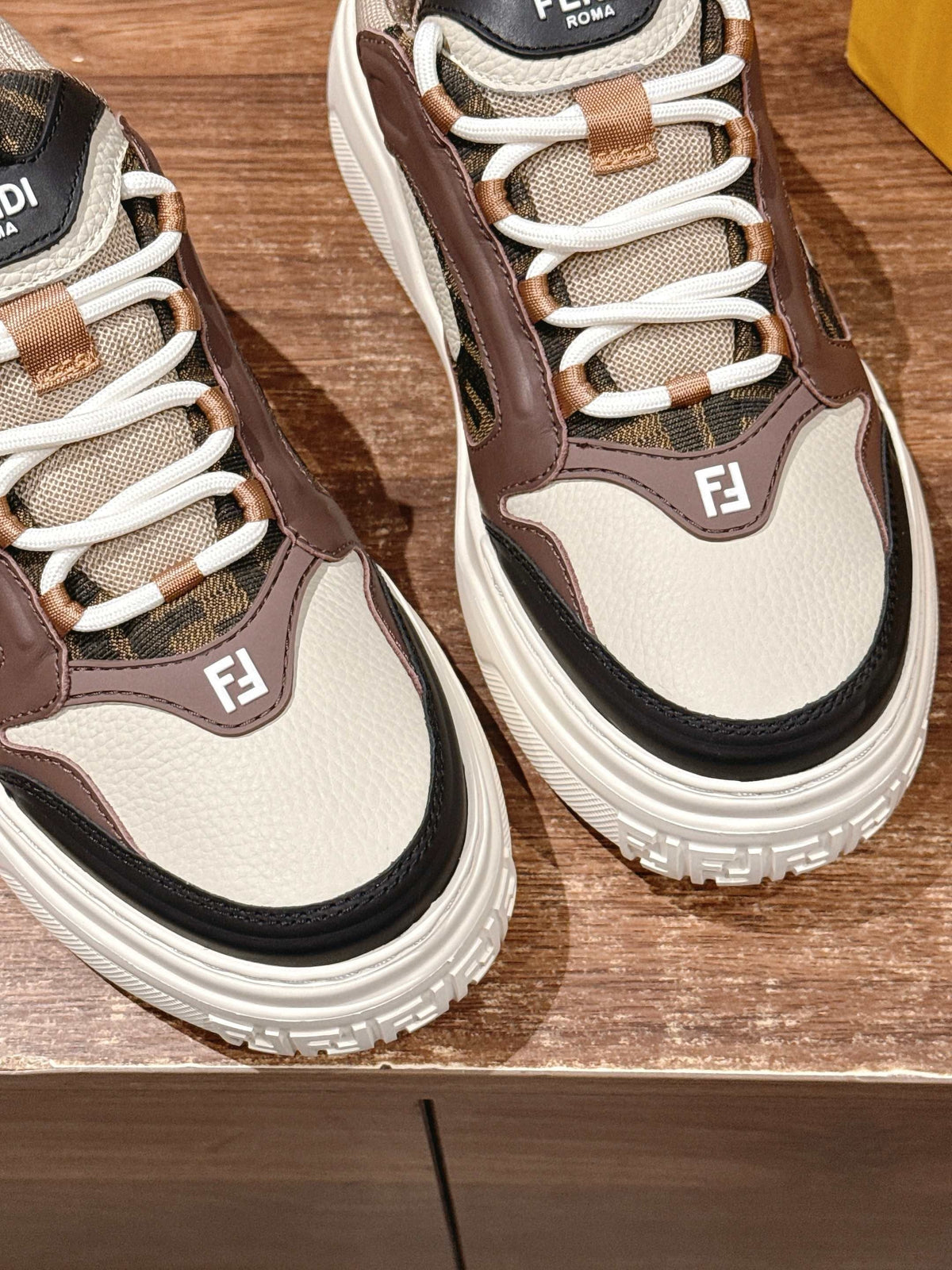 Mehrfarbige Sneakers