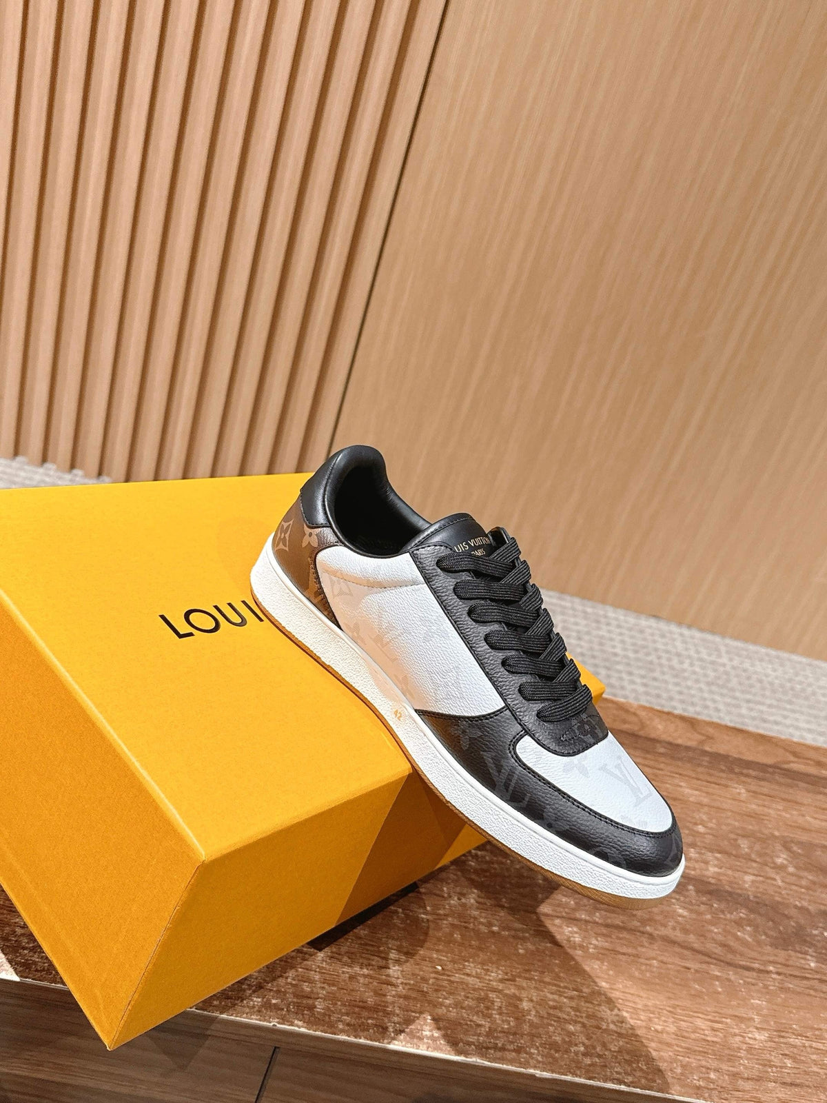Trainer Black and White