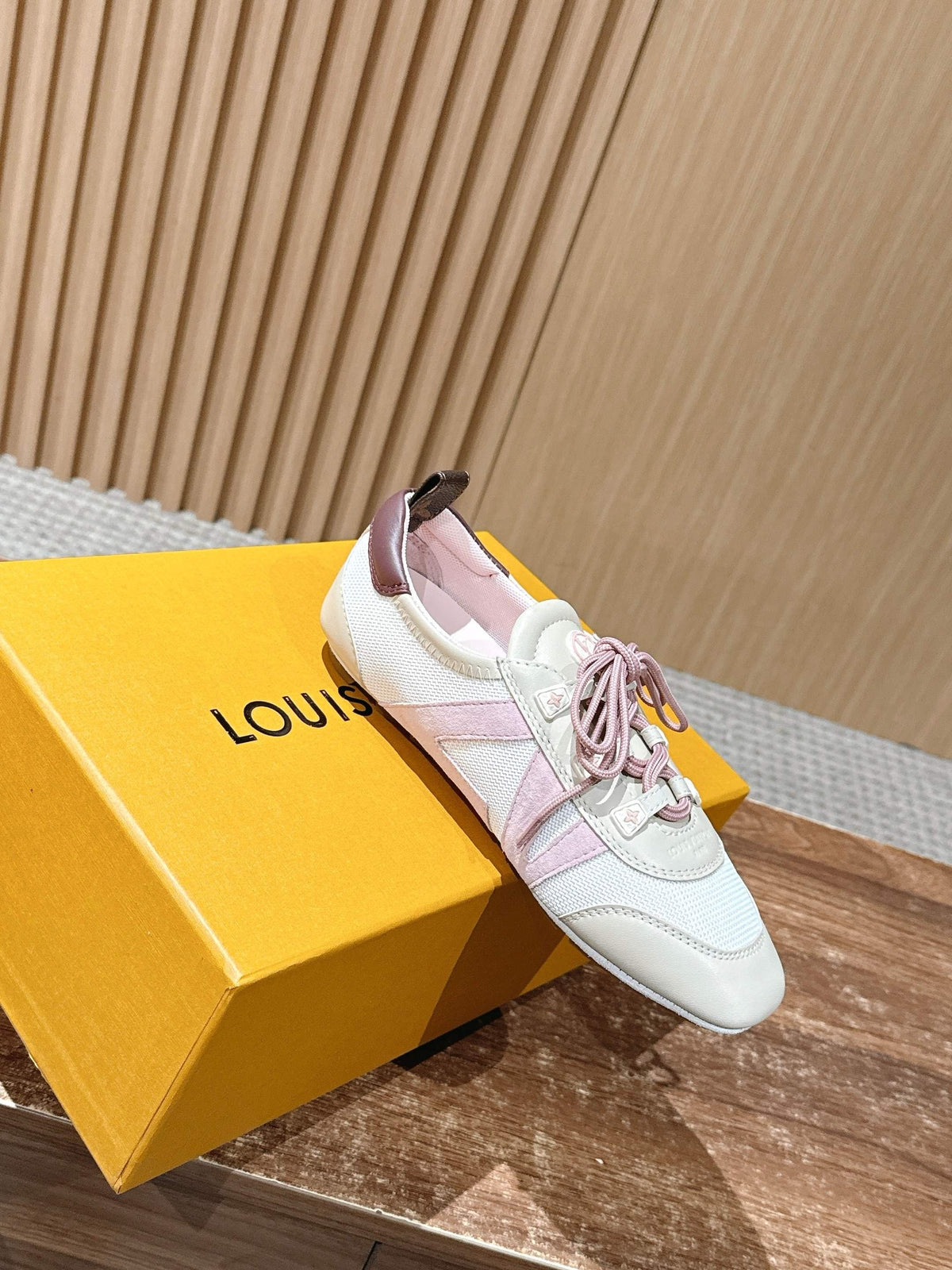 White Leather Contrast Trim Low-Top - Women's
