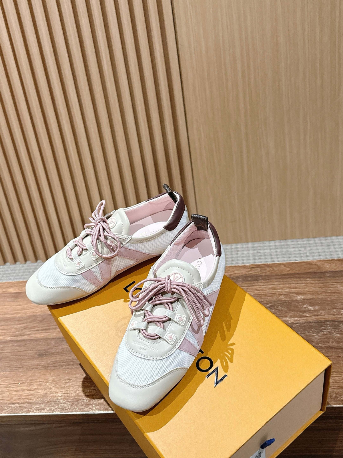 White Leather Contrast Trim Low-Top - Women's