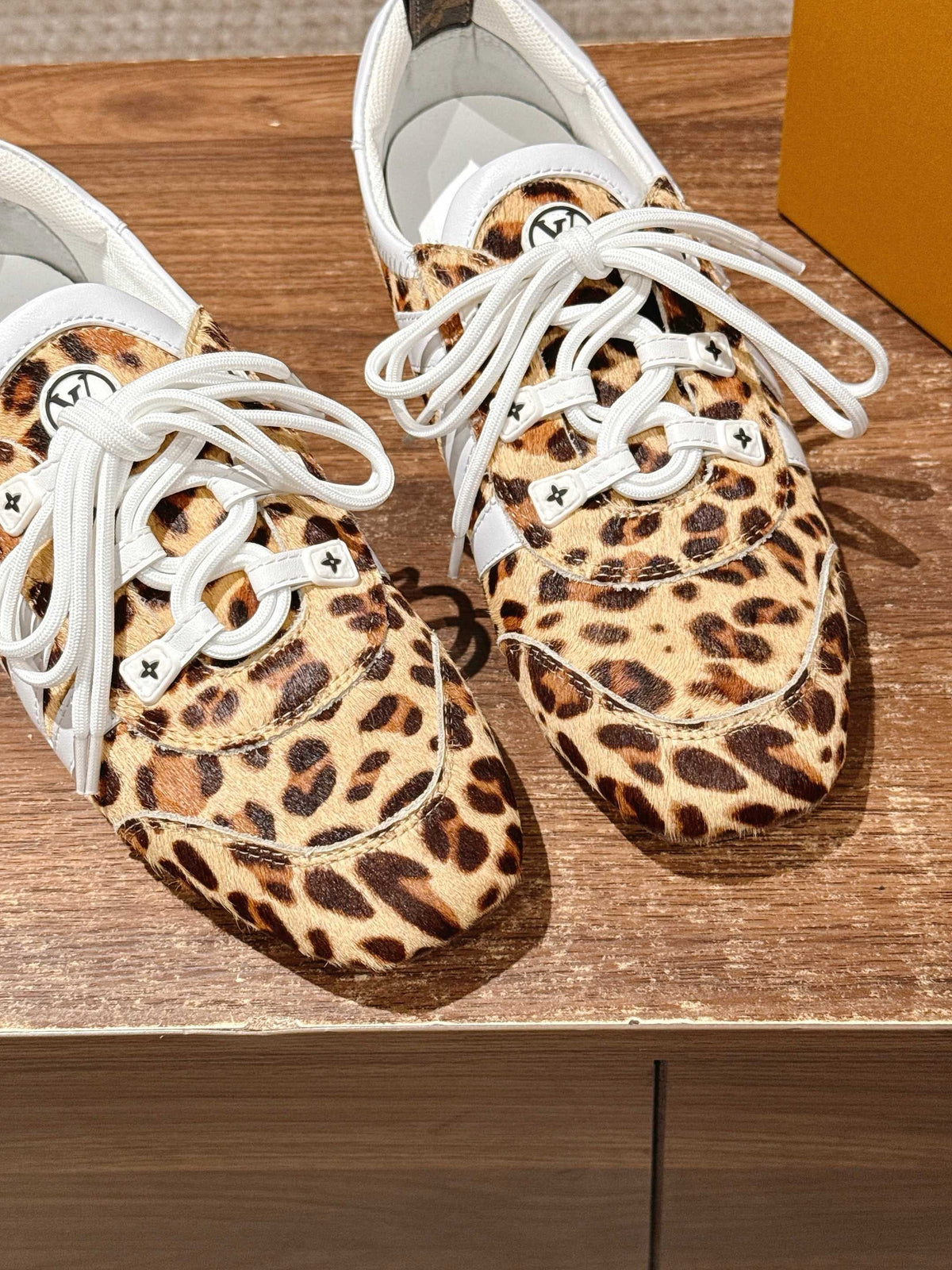 White Leather Contrast Trim Low-Top - Women's