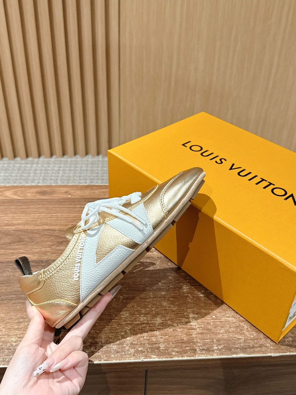 White Leather Contrast Trim Low-Top - Women's