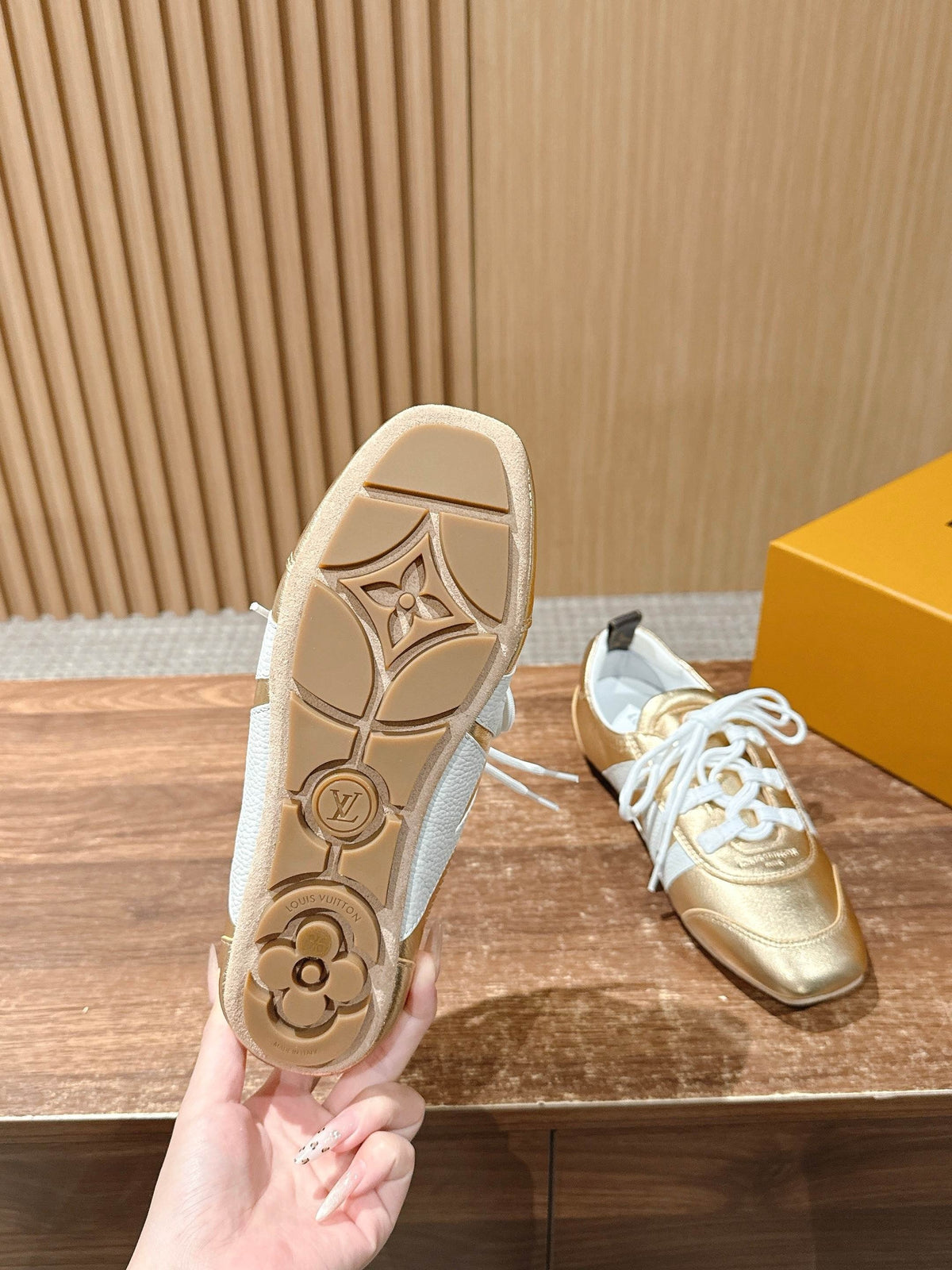 White Leather Contrast Trim Low-Top - Women's
