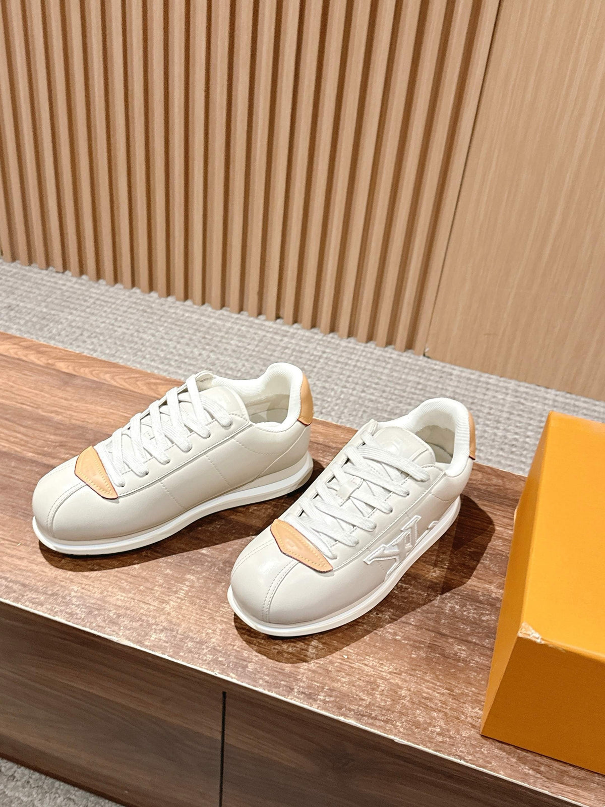 Black Leather Low Sneakers
