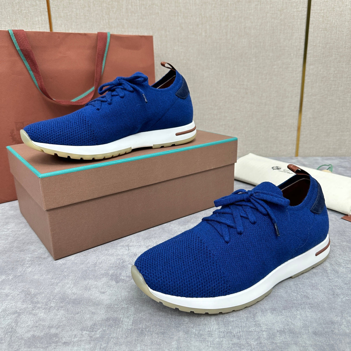 Blauer Strick-Runner mit Kontrastsohle – Herren