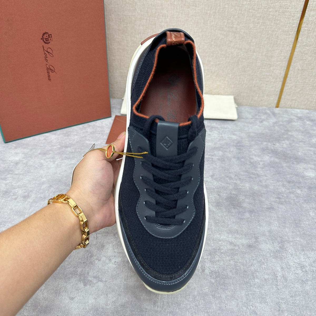 Marineblauer Runner mit Mesh und Kontrastsohle – Herren
