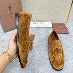 Herren-Slipper aus braunem Wildleder mit Quasten
