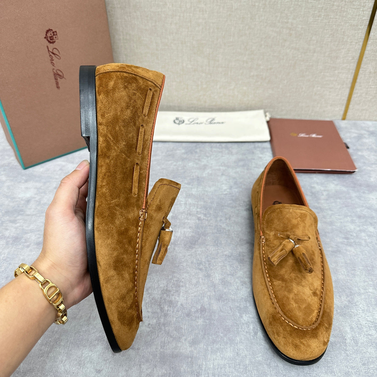 Herren-Slipper aus braunem Wildleder mit Quasten