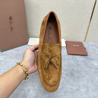 Herren-Slipper aus braunem Wildleder mit Quasten