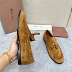 Herren-Slipper aus braunem Wildleder mit Quasten