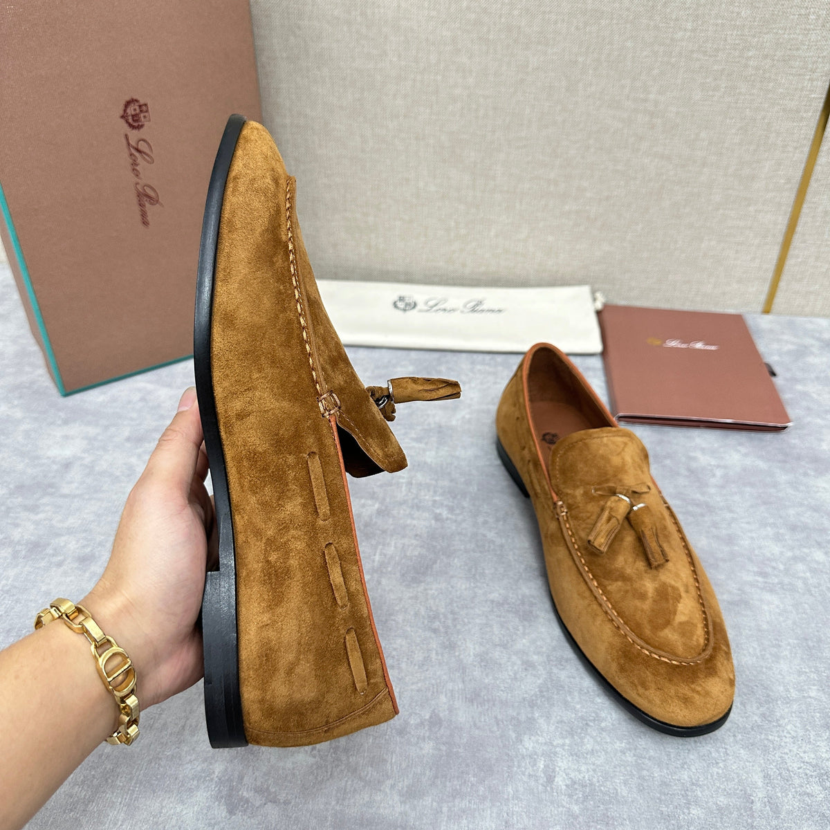 Herren-Slipper aus braunem Wildleder mit Quasten