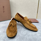 Herren-Slipper aus braunem Wildleder mit Quasten