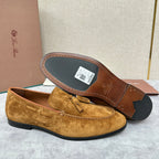 Herren-Slipper aus braunem Wildleder mit Quasten