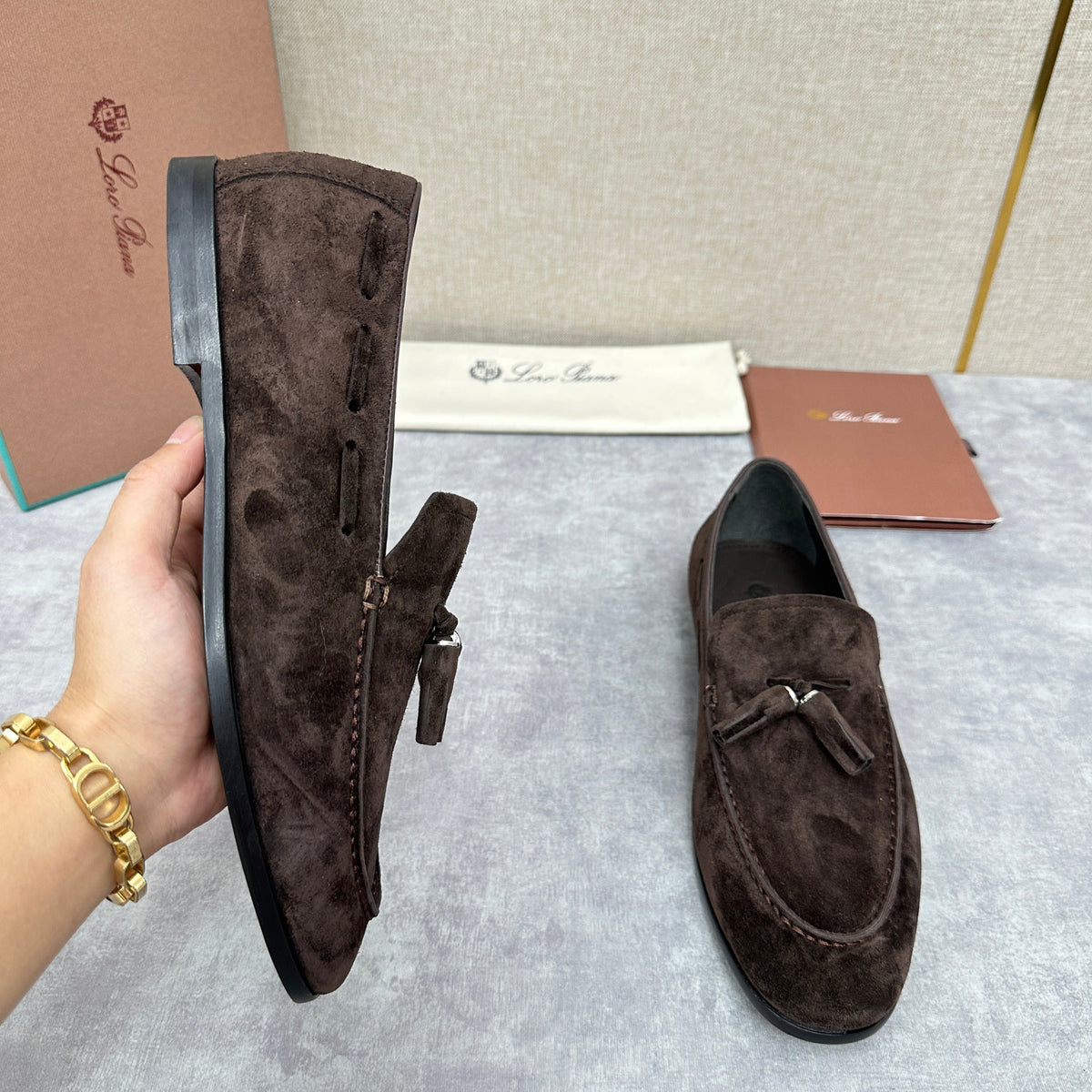 Herren-Slipper aus braunem Wildleder mit Quasten