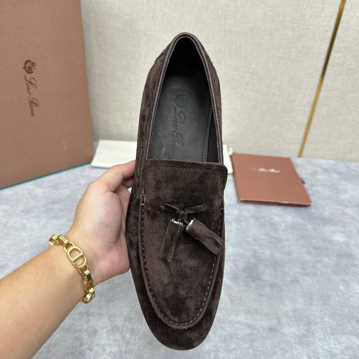 Herren-Slipper aus braunem Wildleder mit Quasten