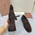 Herren-Slipper aus braunem Wildleder mit Quasten